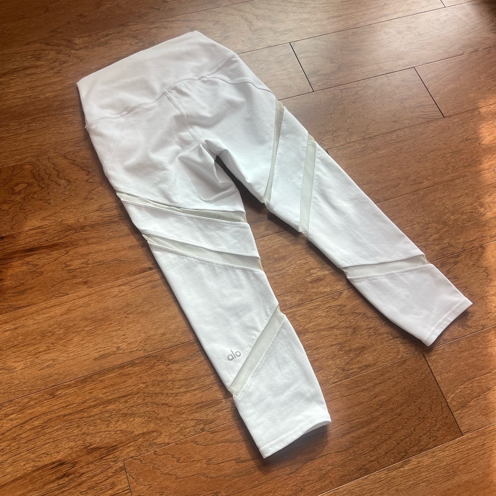 Like New Alo Cropped Legging - Picture 8 of 8